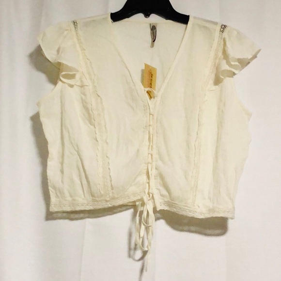 American Rag Tops - NEW American Rag Flutter Sleeve Crop Top